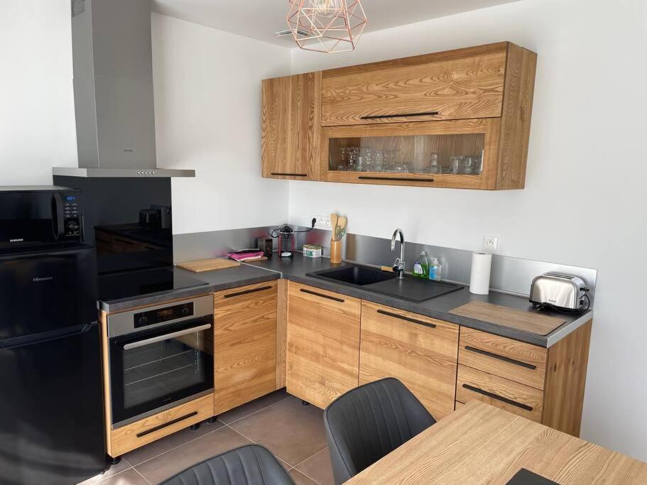 Maison Fleurs De Lys, Climatisee, Wifi Et Parking Privee Gratuit, Lave-Linge, Vernon Giverny Exterior photo